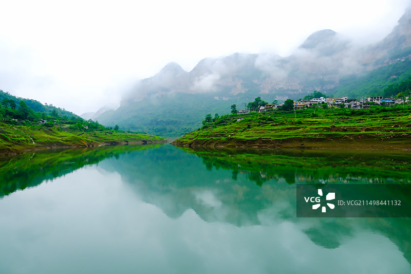 中国南方喀斯特风光，南方喀斯特峡谷风光，贵州喀斯特风光，贵州喀斯特峡谷风光，峡谷人家，猫洞峡图片素材