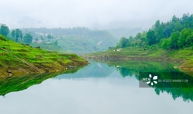 中国南方喀斯特风光，南方喀斯特峡谷风光，贵州喀斯特风光，贵州喀斯特峡谷风光，峡谷人家，猫洞峡图片素材