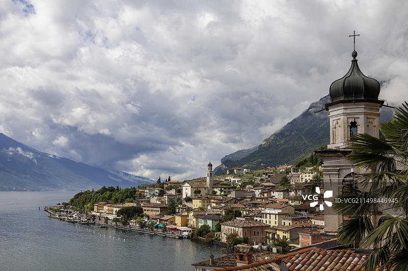 利莫内苏尔加达风光，加尔达湖，布雷西亚省，伦巴第，意大利北部，意大利，欧洲图片素材