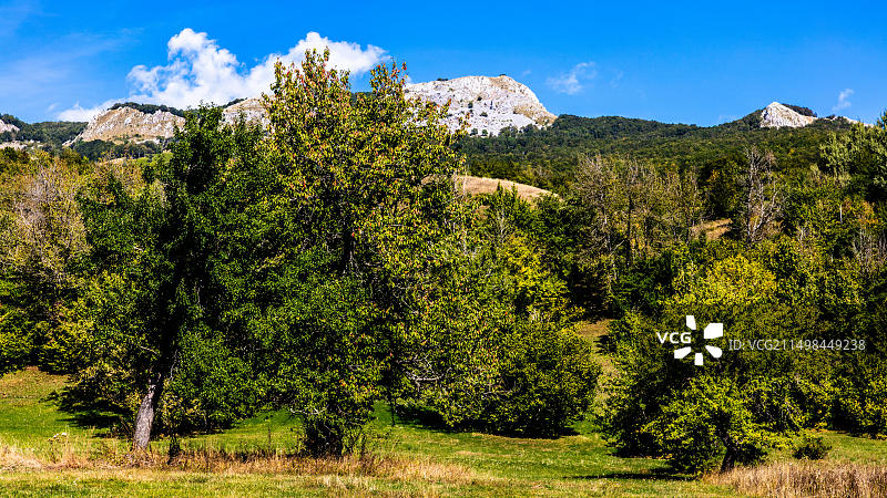 黑山科拉欣山脉附近的农业村庄，欧洲图片素材