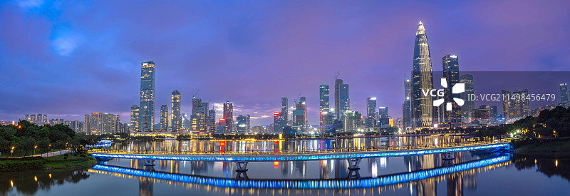 晚霞下的深圳人才公园图片素材