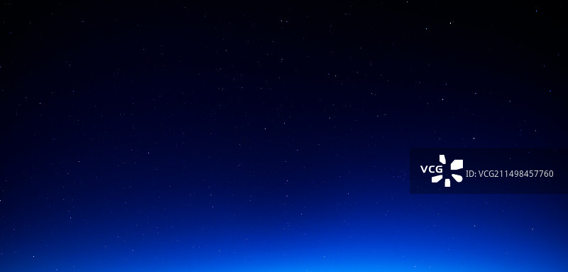 蓝色天空点缀着星星图片素材