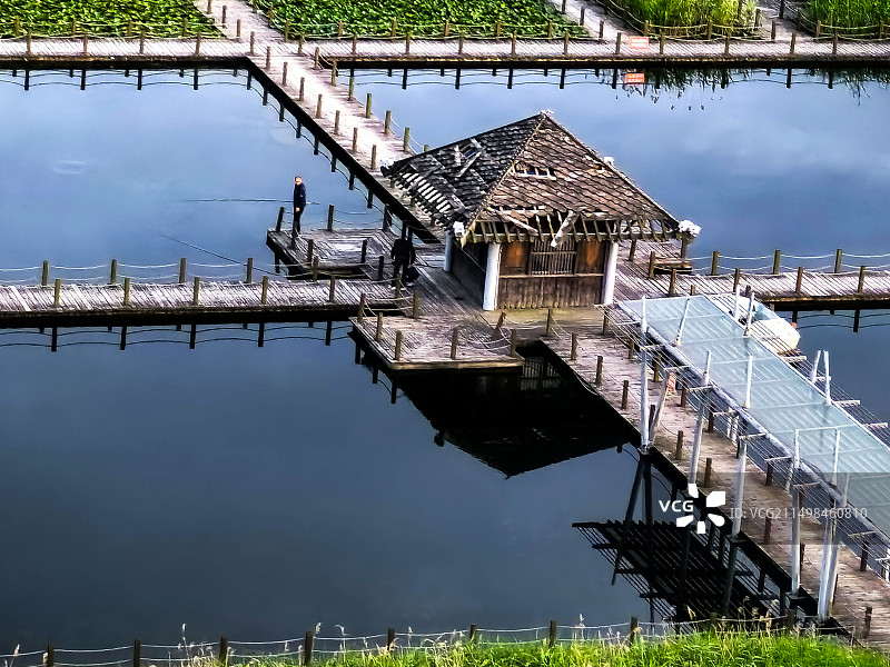 湖心垂钓图片素材