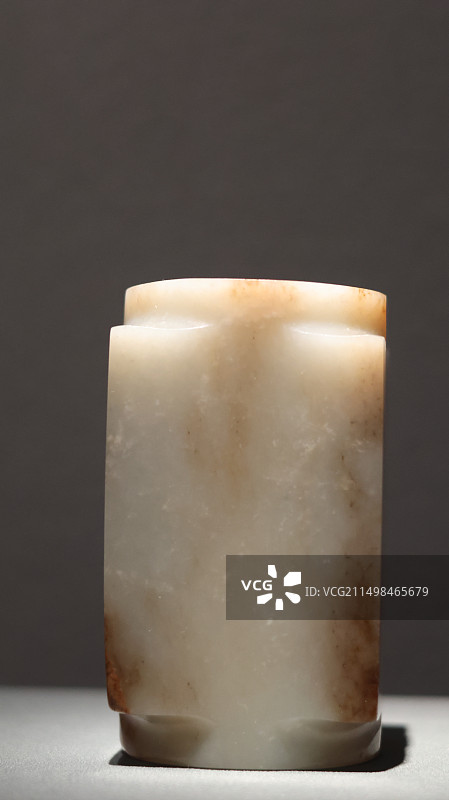 1992年甘肃广河县出土齐家文化玉琮图片素材