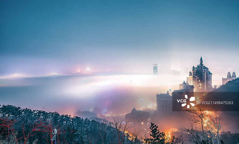 中国辽宁大连春季星海湾平流雾图片素材