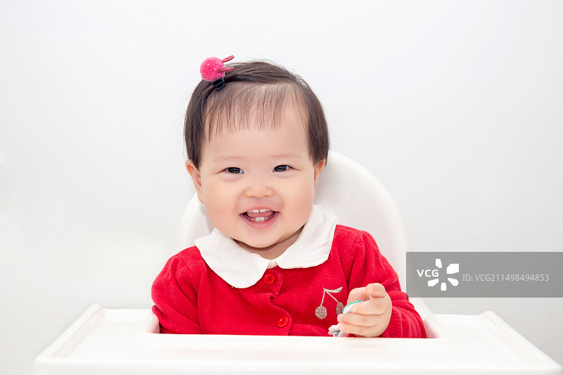 白色背景下可爱女孩的肖像图片素材