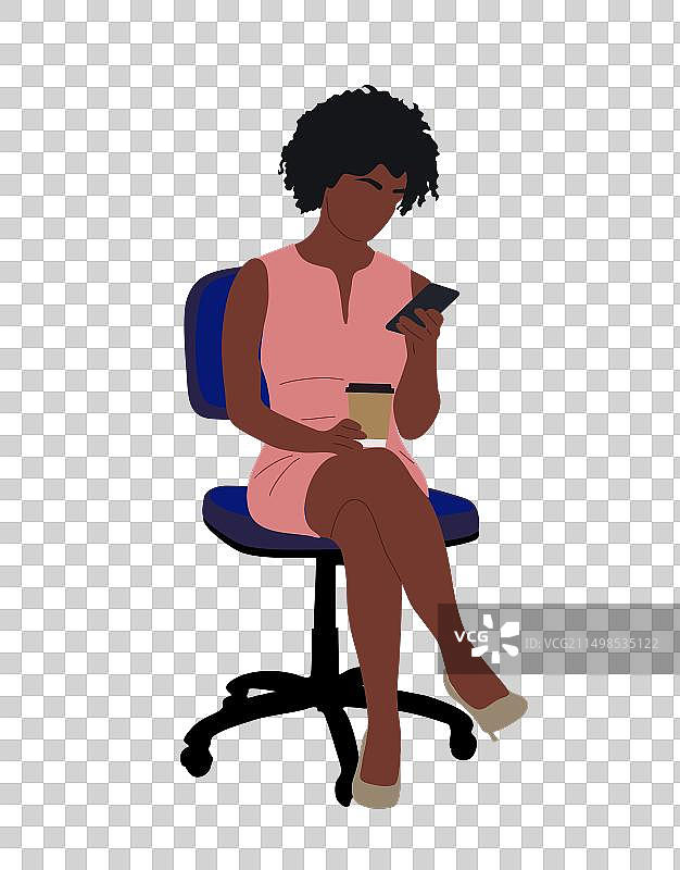 坐着玩智能手机的黑人商务女人图片素材