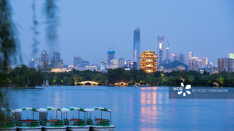 山东济南大明湖超然楼CBD夜景晚霞图片素材