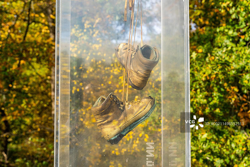 徒步靴艺术装置，位于德国勃兰登堡州弗莱明自然公园图片素材