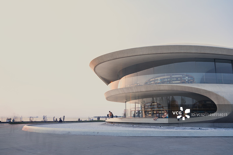 海口世纪广场云洞图书馆黄昏时分图片素材