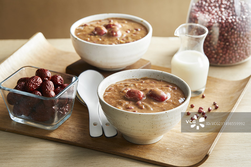 诱人的美食 红枣红糖牛奶粥图片素材