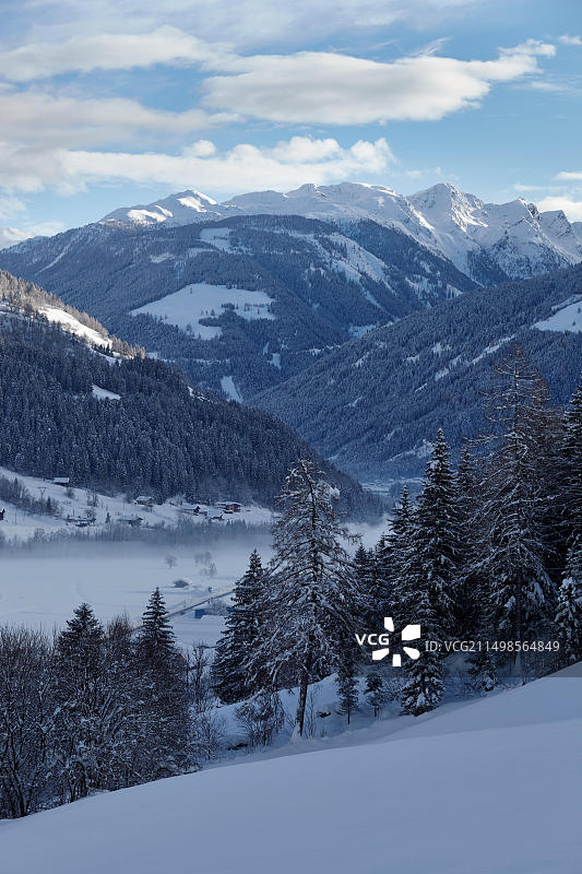 奥地利克恩顿州温克尔恩附近的默尔河谷图片素材