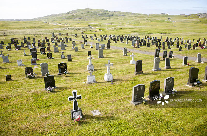 位于苏格兰外赫布里底群岛巴拉岛阿拉塔斯达尔马基尔草原的墓地图片素材
