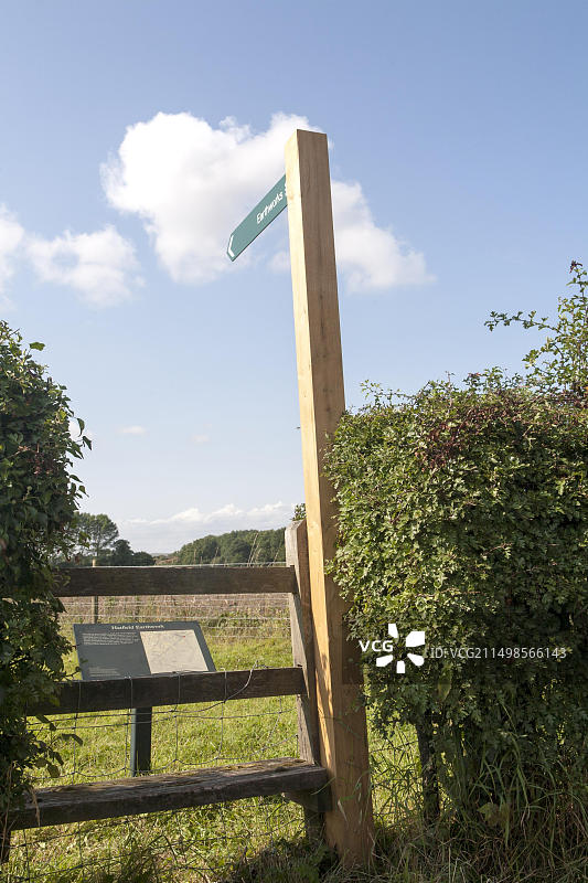 英国遗产标志：新石器时代马登巨石阵，位于英国威尔特郡哈特菲尔德土方工程图片素材