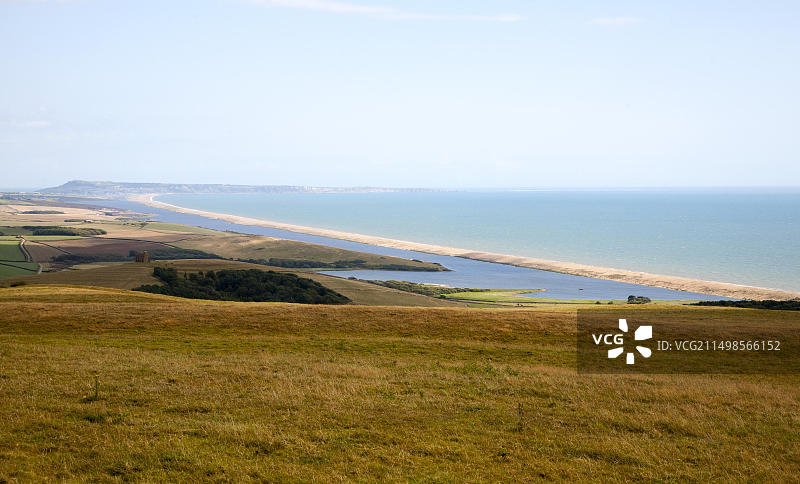 从英国多塞特郡阿伯茨伯里眺望切瑟尔海滩图片素材