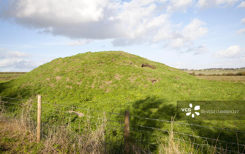 英国威尔特郡史前墓葬群图片素材