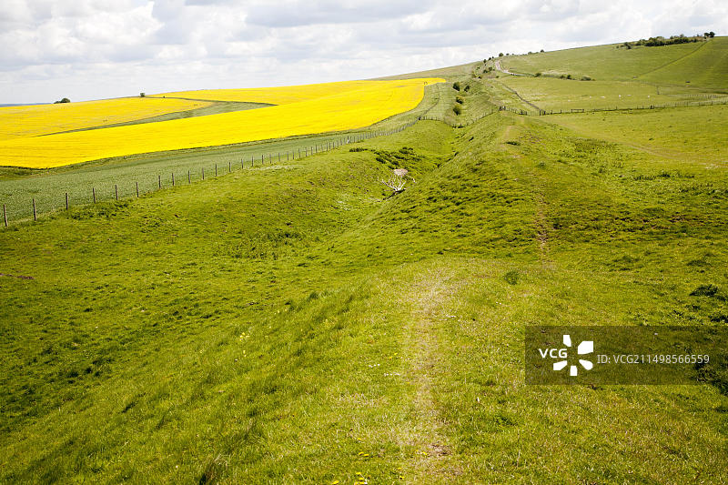 英国威尔特郡谭丘，万斯代克土沟和堤坝的撒克逊防御工事图片素材