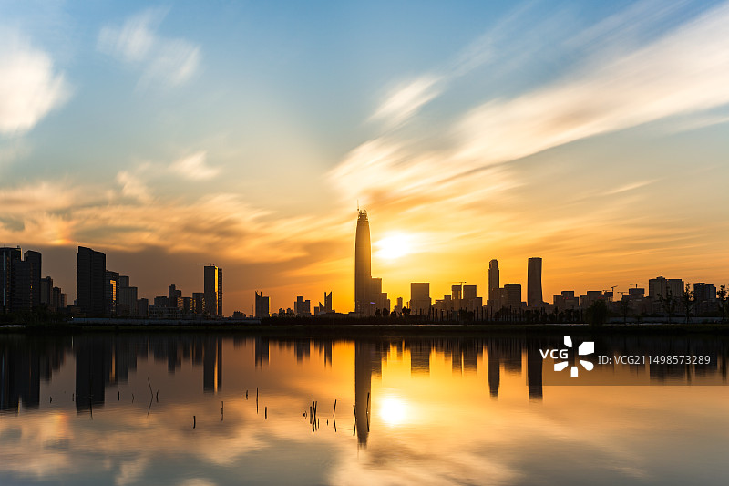 宁波东部新城日落时分璀璨夜色图片素材