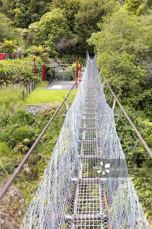 布勒峡谷秋千桥，布勒河，默奇森，新西兰图片素材