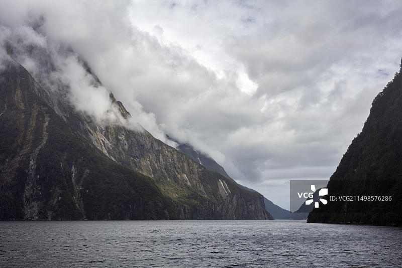 新西兰峡湾国家公园米尔福德桑峡湾巡游图片素材