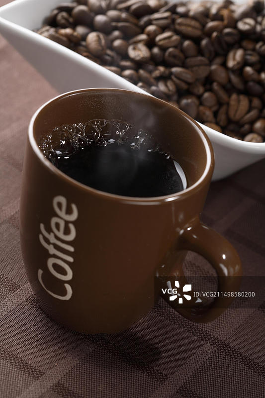 过滤咖啡杯和咖啡豆图片素材