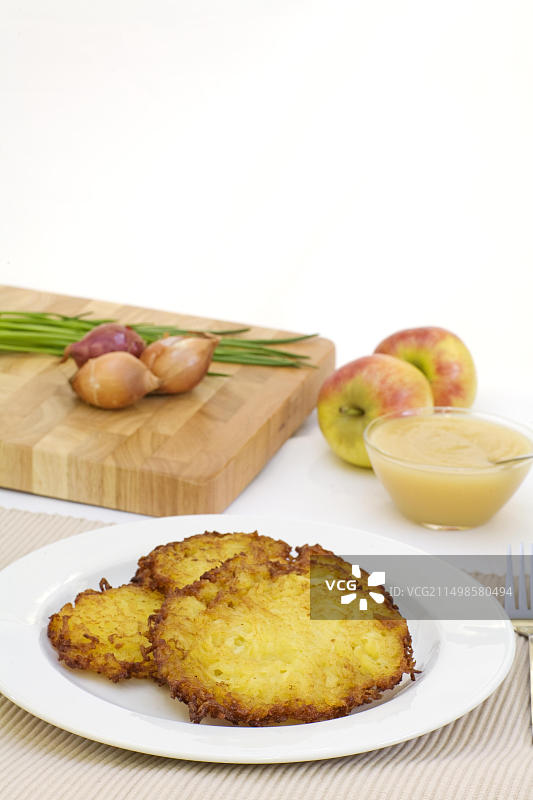 三块苹果酱土豆饼图片素材