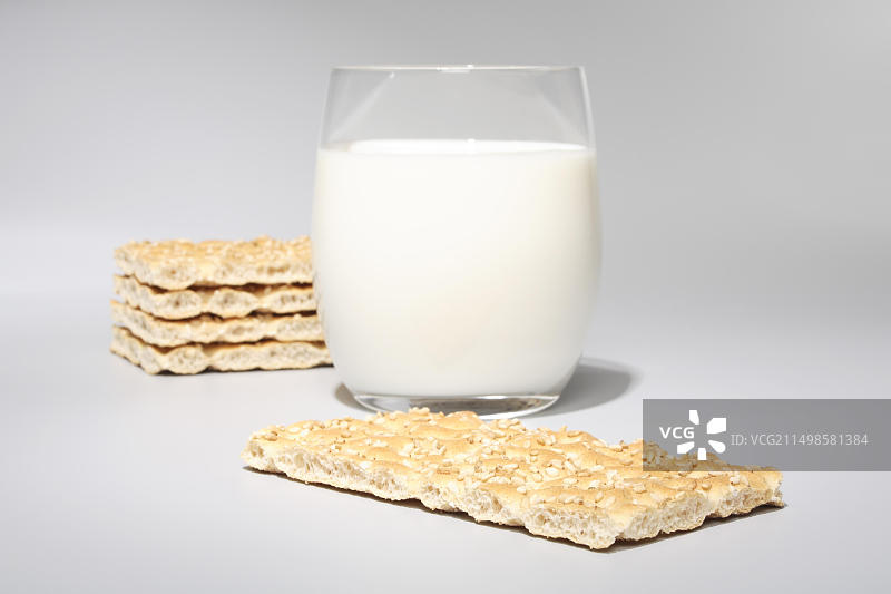 脆面包和牛奶图片素材