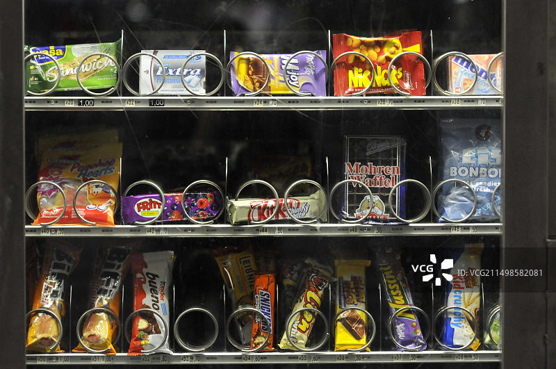 自动售货机里的糖果图片素材