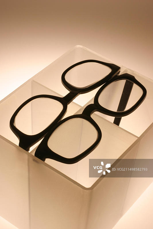 眼镜，两副眼镜图片素材