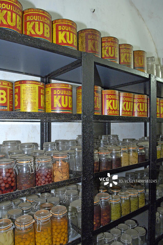 法国马奇诺防线混凝土掩体中的食品储藏室图片素材
