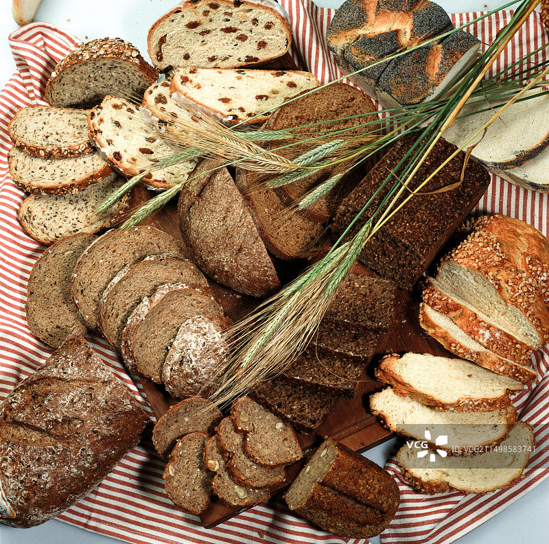 不同种类的谷物面包图片素材