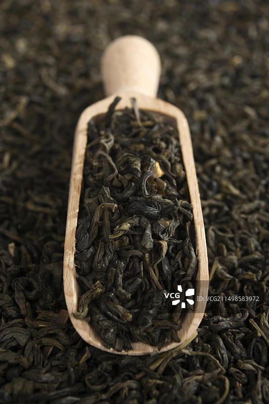 带木勺的混合茶图片素材