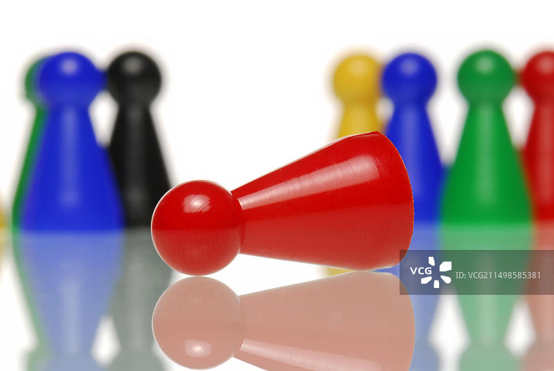 象征倦怠综合症的躺卧棋子图片素材