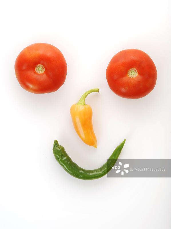 蔬菜、西红柿和辣椒制成的笑脸图片素材