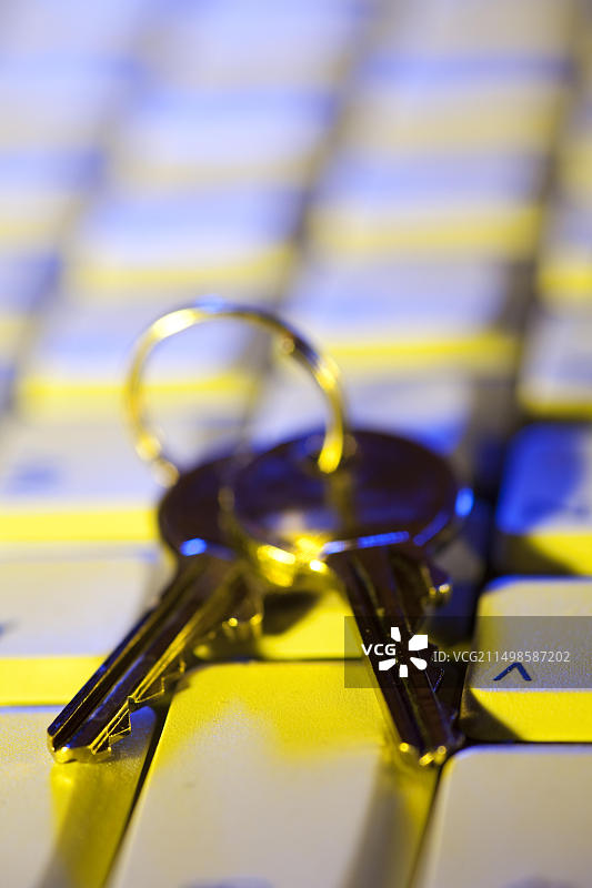 电脑键盘上的钥匙图片素材