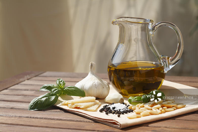 罗勒香蒜酱的食材图片素材