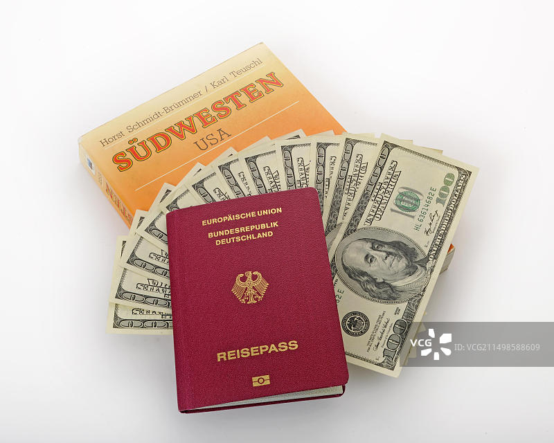 美国西南部旅行指南、德国护照和美元图片素材