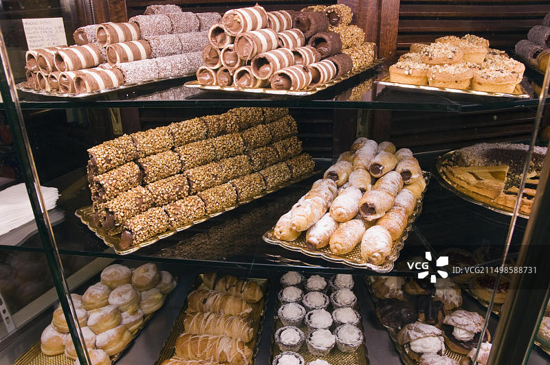 糖果：波利齐亚诺咖啡馆的糕点，蒙特普尔恰诺，托斯卡纳，意大利，欧洲图片素材