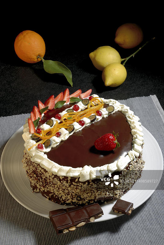 巧克力糖霜天使蛋糕图片素材