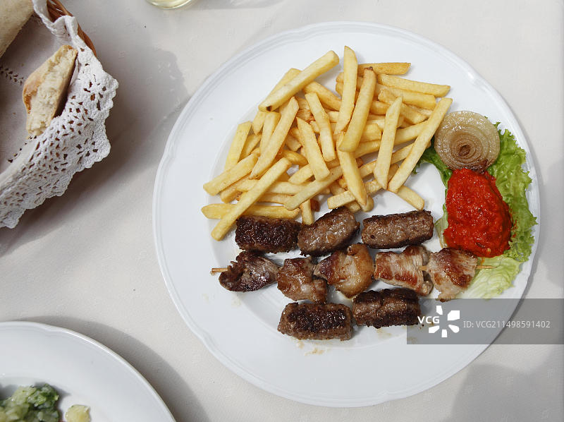 克罗地亚传统美食Cevapcici，位于欧洲克罗地亚伊斯特拉Umag的Ma Ni餐厅图片素材