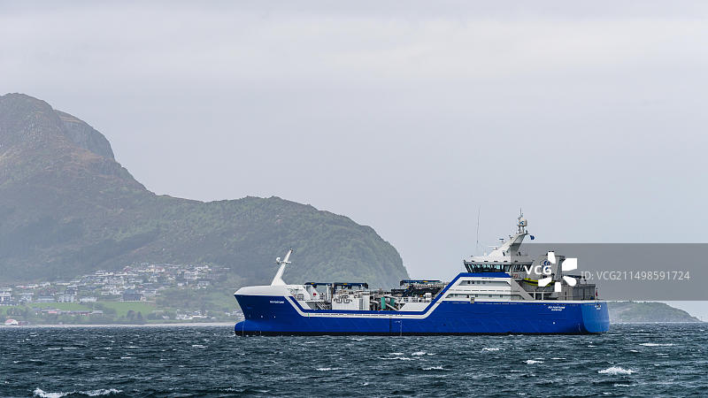 挪威盖朗厄尔峡湾的RO FORTUNE号渔船图片素材