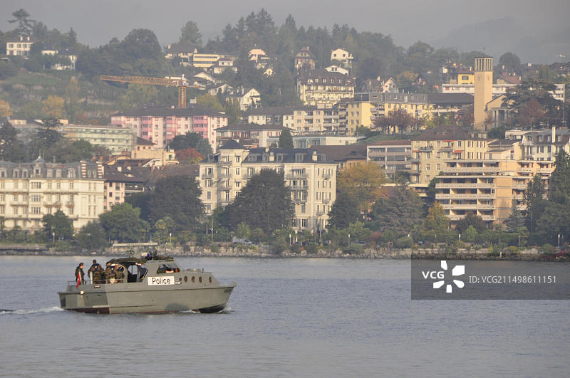 法語首腦會議期間在萊芒湖上巡邏的瑞士海岸警衛隊巡邏艇图片素材
