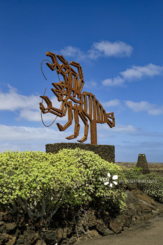 兰萨罗特岛哈梅奥斯德尔阿瓜艺术文化遗址的螃蟹雕塑,由艺术家塞萨尔·曼里克设计,西班牙加那利群岛图片素材