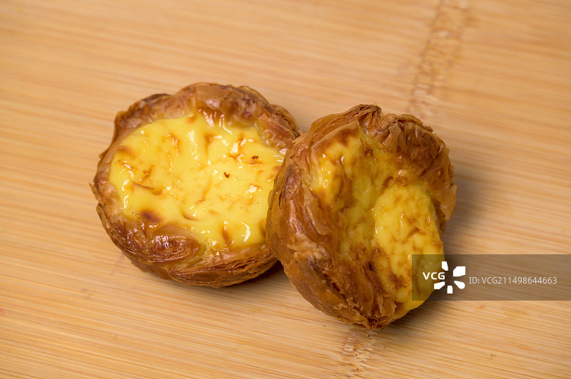 美味的金黄色布丁蛋挞图片素材