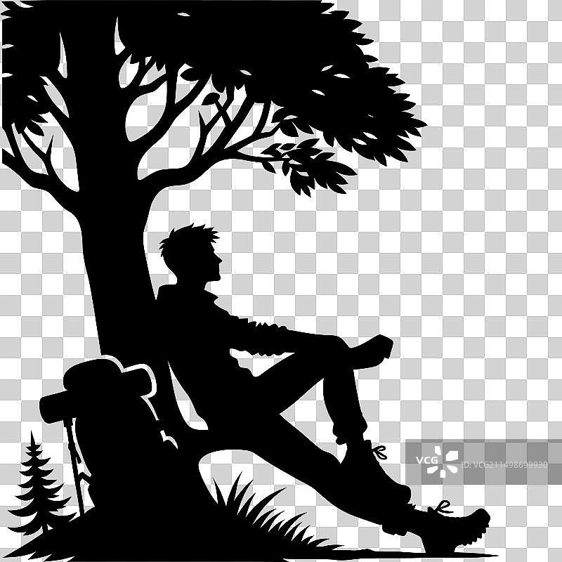 徒步旅行者靠在树上的剪影图片素材