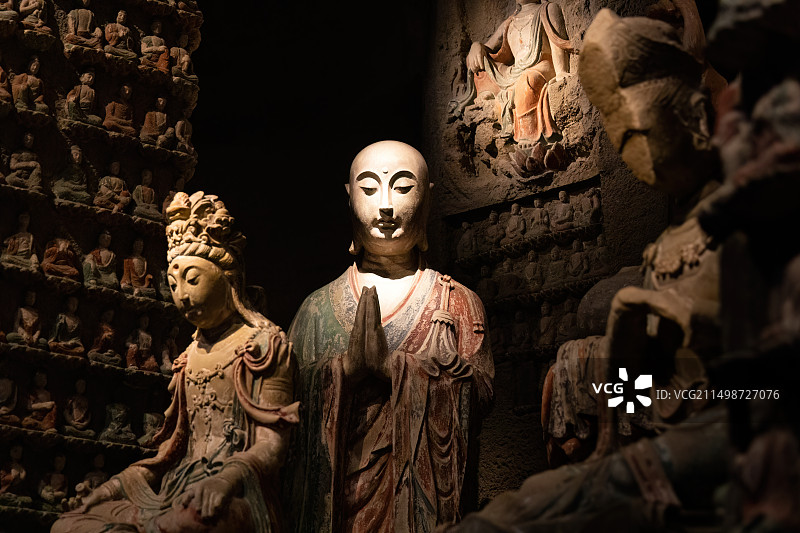 西安陕西省历史博物馆展出的子长县钟山石窟菩萨造像图片素材