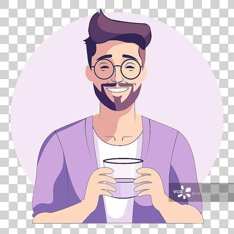 男子微笑喝水图片素材