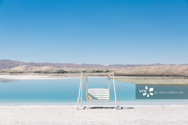 青海省海西蒙古族藏族自治州大柴旦翡翠湖景区户外风光图片素材