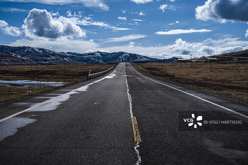 甘南果洛州达日县木热村雪山图片素材