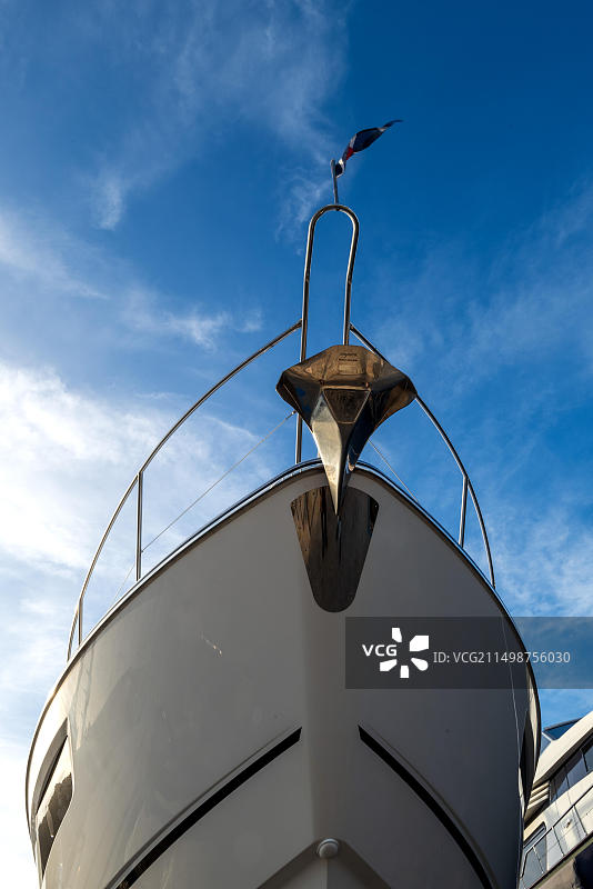 停靠在港口的机动游艇，位于西班牙马略卡岛安德拉奇港的造船厂图片素材